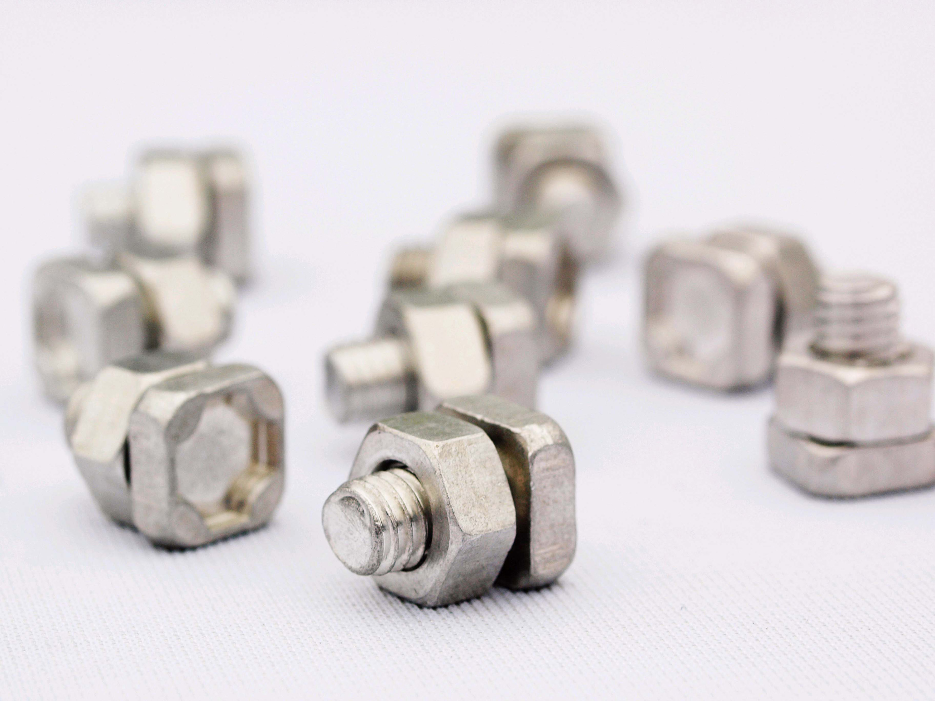 Alu-Schrauben und Mutternsatz, Farbe: Aluminium eloxiert